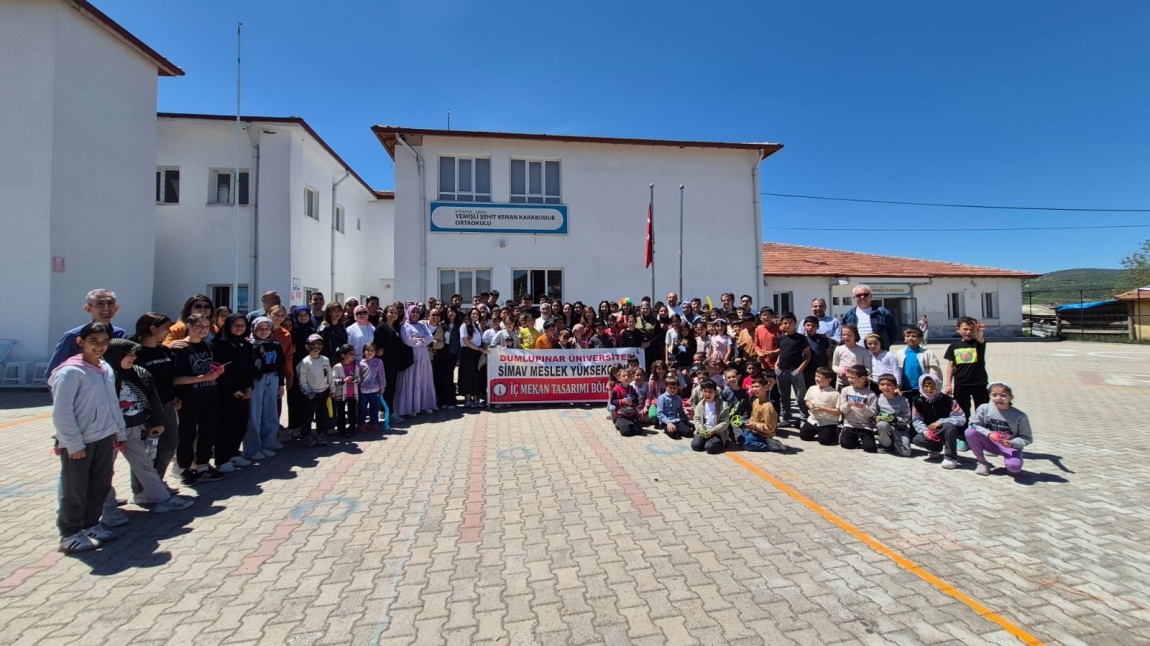 DPU Simav MYO İç Mekan Tasarım Öğrencileri, Sosyal Sorumluluk Projesi kapsamında Okulumuzu Ziyaret etti.